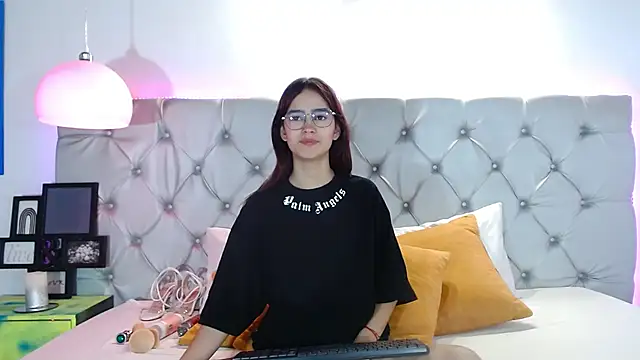 MelodyMansson online show from 18, 2, 2025