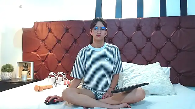 MelodyMansson online show from 20, 2, 2025