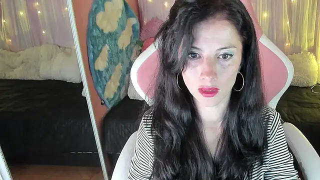 Aliiz 01 online show from 4, 12, 2024