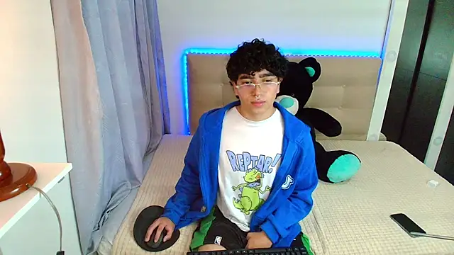  nickconnor01 online show from 2, 1, 2025