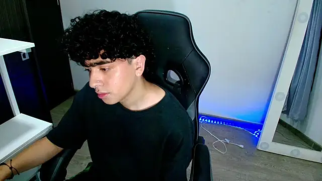  nickconnor01 online show from 3, 2, 2025