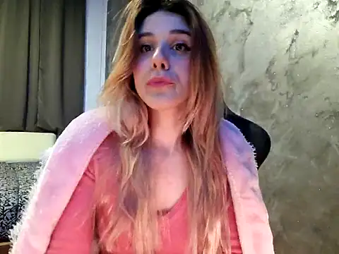 Snapshot of LeylaRosse chatting on 7, 3, 2025 LeylaRosse online show from 7, 3, 2025