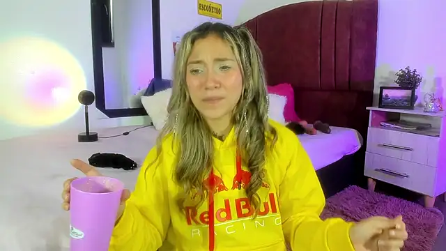 alisson zafiro  online show from 7, 1, 2025