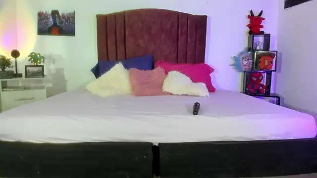 alisson zafiro  online show from 13, 1, 2025