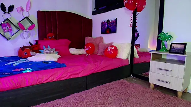 alisson zafiro  online show from 18, 2, 2025