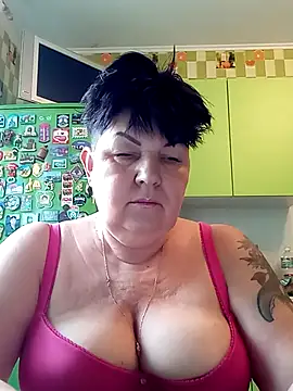 Snapshot of FantasyMichelle chatting on 5, 3, 2025 FantasyMichelle online show from 5, 3, 2025