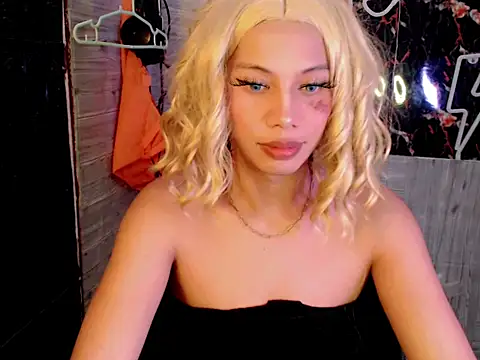 Snapshot of whiteladyboy chatting on 2, 11, 2025 whiteladyboy online show from 2, 11, 2025