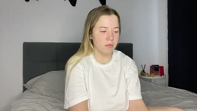 Snapshot of Embersweetbunny chatting on 6, 2, 2025 Embersweetbunny online show from 6, 2, 2025