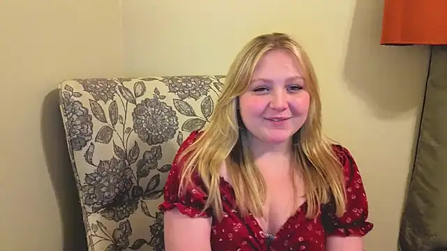 Snapshot of PhatAssBlond chatting on 4, 4, 2026 PhatAssBlond online show from 4, 4, 2026