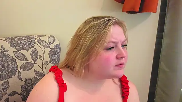 Snapshot of PhatAssBlond chatting on 6, 4, 2026 PhatAssBlond online show from 6, 4, 2026