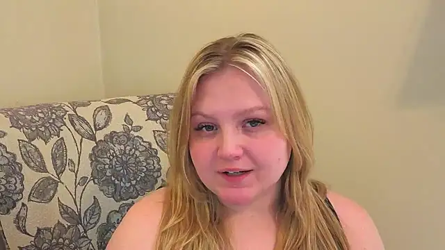 Snapshot of PhatAssBlond chatting on 8, 4, 2026 PhatAssBlond online show from 8, 4, 2026