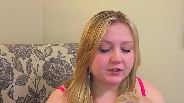 Snapshot of PhatAssBlond chatting on 12, 4, 2026 PhatAssBlond online show from 12, 4, 2026