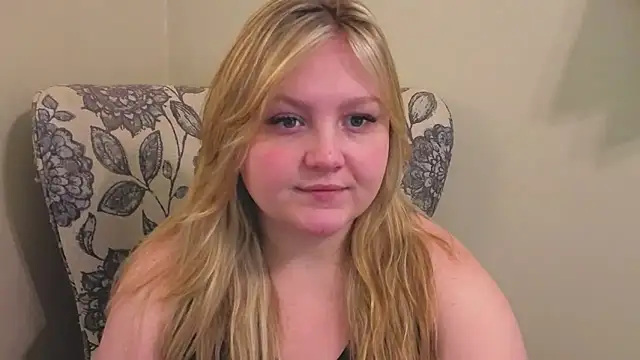 Snapshot of PhatAssBlond chatting on 13, 4, 2026 PhatAssBlond online show from 13, 4, 2026