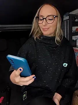 Snapshot of Jade_Emeraud chatting on 27, 11, 2025 Jade Emeraud online show from 27, 11, 2025