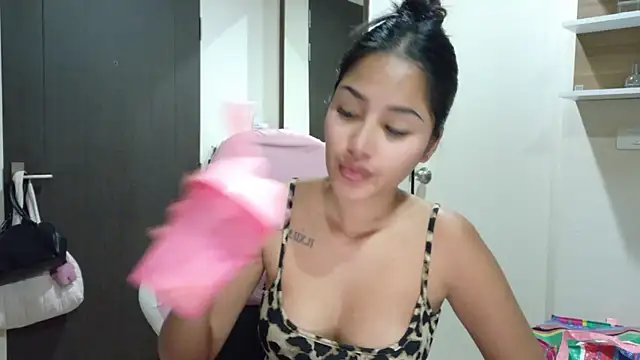 Snapshot of ice_ice_babyy chatting on 18, 10, 2025 ice ice babyy online show from 18, 10, 2025
