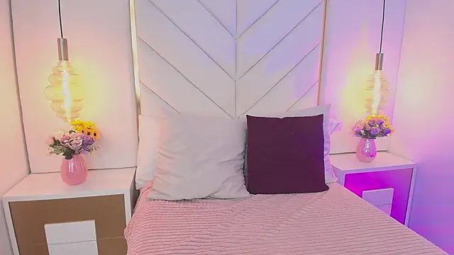 Flor delunaa online show from 17, 9, 2025