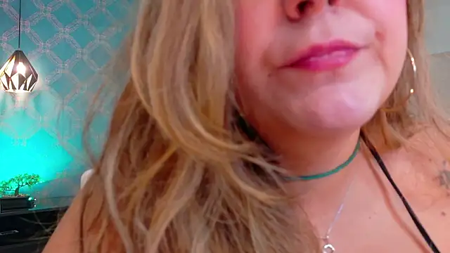 AmbarRoberts  online show from 15, 6, 2026