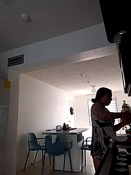 Snapshot of rossgreen77 chatting on 18, 12, 2025 rossgreen77 online show from 18, 12, 2025