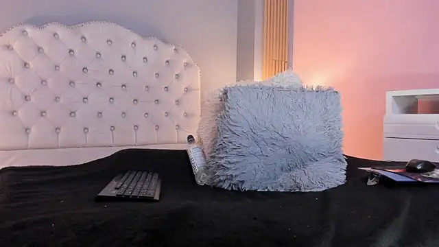 RamonaSimons online show from 10, 9, 2025