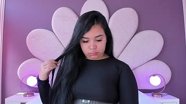 MarianaGarciaa   online show from 29, 9, 2025