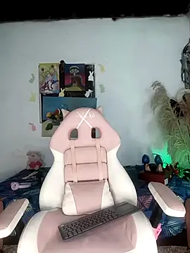 lovely kitt online show from 19, 4, 2026