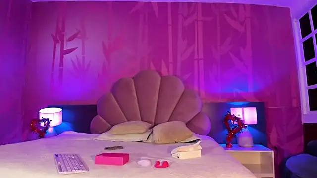 sabrinamilani online show from 18, 2, 2025