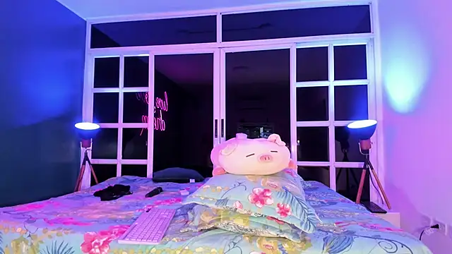 sabrinamilani online show from 28, 2, 2025