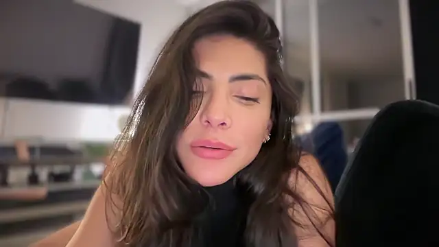 angelturned001 online show from 10, 10, 2025