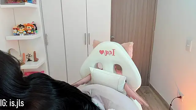 Snapshot of isa_bellaa0 chatting on 2, 10, 2025 isa bellaa0 online show from 2, 10, 2025