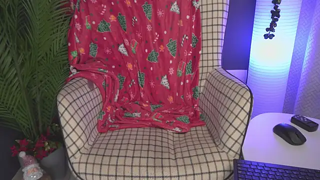 Snapshot of beyondthemask chatting on 17, 12, 2025 beyondthemask online show from 17, 12, 2025