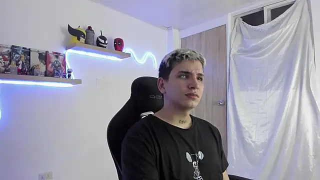 Snapshot of SebasFallon chatting on 24, 11, 2025 SebasFallon online show from 24, 11, 2025