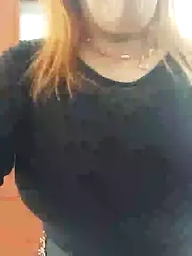 Snapshot of Wife_sexxx chatting on 5, 2, 2025 Wife sexxx online show from 5, 2, 2025