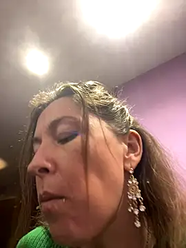 Lwhite1 online show from 19, 12, 2025