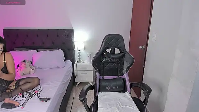 evelyn 23 online show from 22, 10, 2025