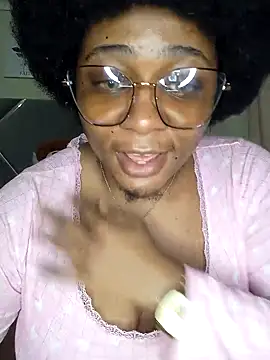 Snapshot of CocoBootyyy chatting on 28, 9, 2025 CocoBootyyy online show from 28, 9, 2025