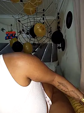 Snapshot of CocoBootyyy chatting on 25, 10, 2025 CocoBootyyy online show from 25, 10, 2025