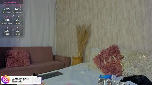 Snapshot of emily_parkerr chatting on 14, 12, 2024 emily parkerr online show from 14, 12, 2024