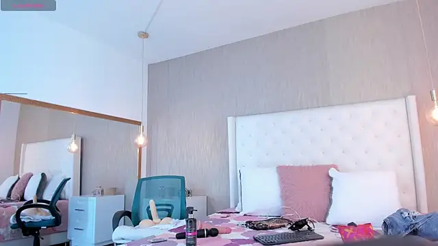 emily parkerr online show from 15, 4, 2026