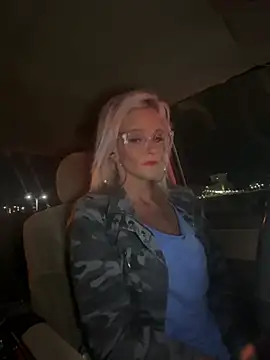 Snapshot of vixendoll87 chatting on 18, 1, 2026 vixendoll87 online show from 18, 1, 2026