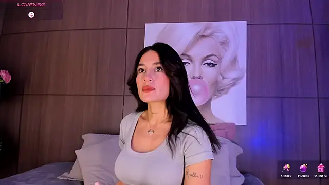 Snapshot of AgattaDuque chatting on 10, 9, 2025 AgattaDuque online show from 10, 9, 2025