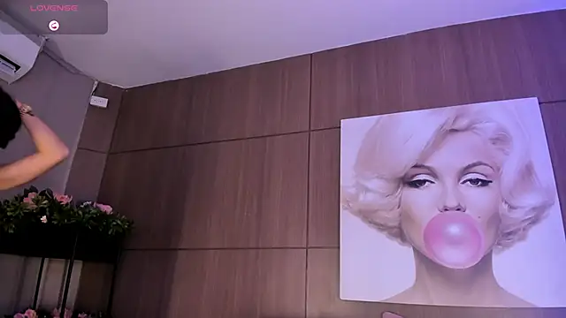 Snapshot of AgattaDuque chatting on 24, 9, 2025 AgattaDuque online show from 24, 9, 2025