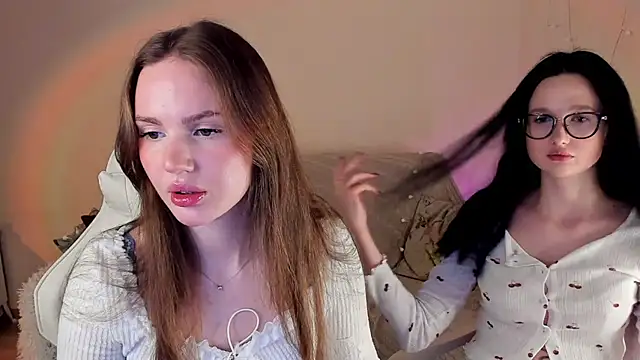 Snapshot of MishkaMe chatting on 5, 12, 2025 MishkaMe online show from 5, 12, 2025