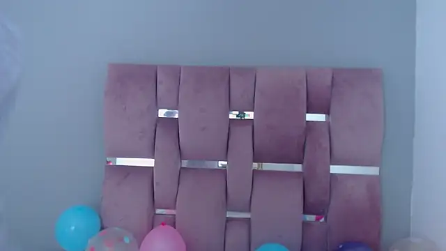 Snapshot of EmiliaKurt chatting on 4, 2, 2025 EmiliaKurt online show from 4, 2, 2025