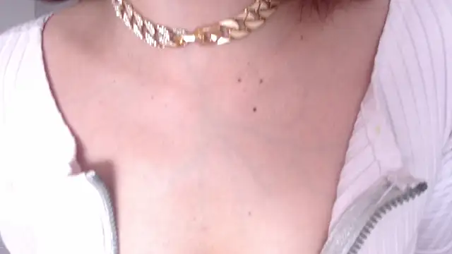 Snapshot of EmiliaKurt chatting on 6, 3, 2025 EmiliaKurt online show from 6, 3, 2025