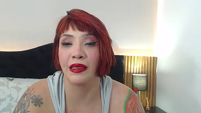 Snapshot of EmiliaKurt chatting on 3, 11, 2025 EmiliaKurt online show from 3, 11, 2025