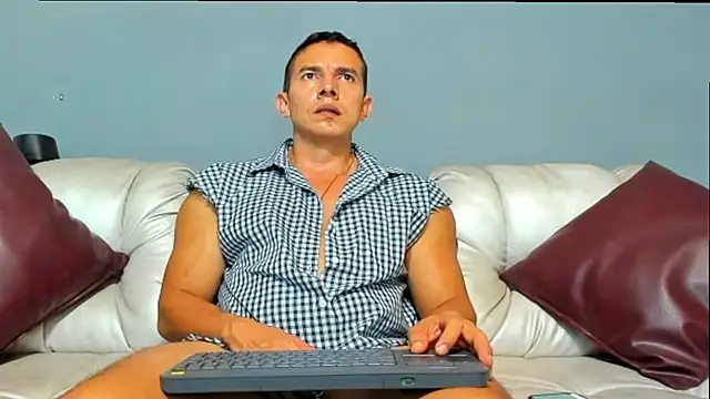 derekk frostt online show from 24, 5, 2026