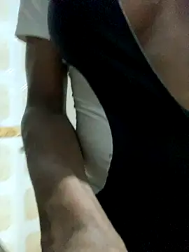 sweetsarabig22cm online show from 6, 1, 2026