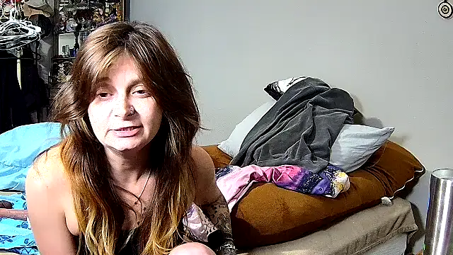 Snapshot of ZeelaXoXo chatting on 1, 2, 2026 ZeelaXoXo online show from 1, 2, 2026