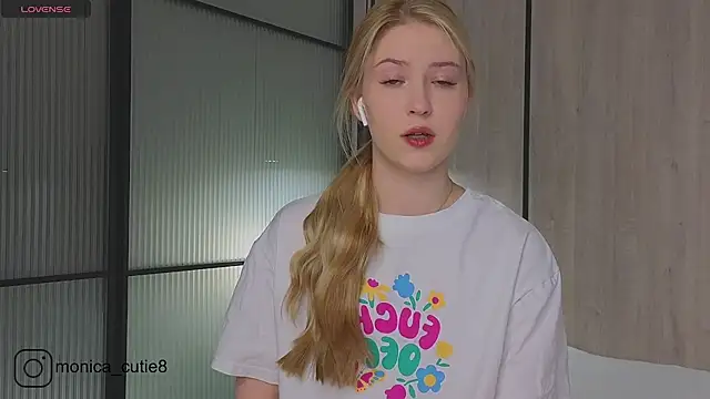 Monikacutie online show from 28, 2, 2025