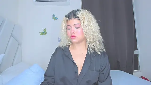 sofiacastillo01 online show from 10, 4, 2026